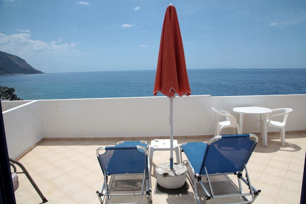 Paralia Guest House Агия Румели Екстериор снимка
