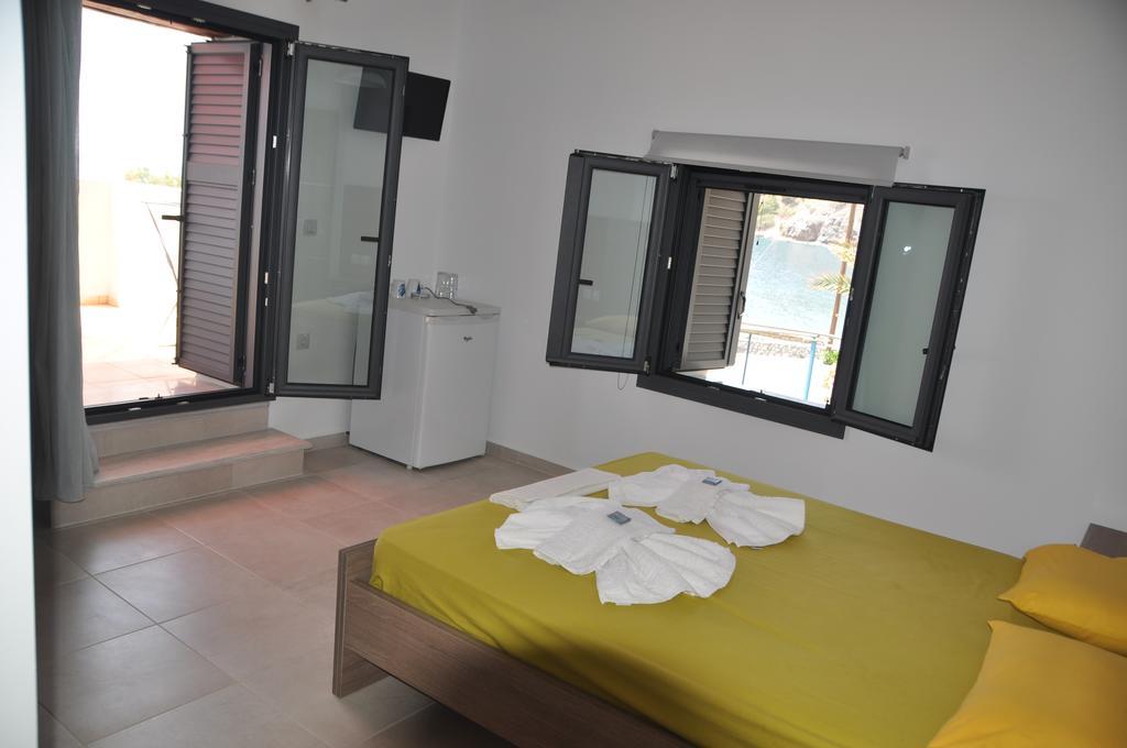 Paralia Guest House Агия Румели Екстериор снимка