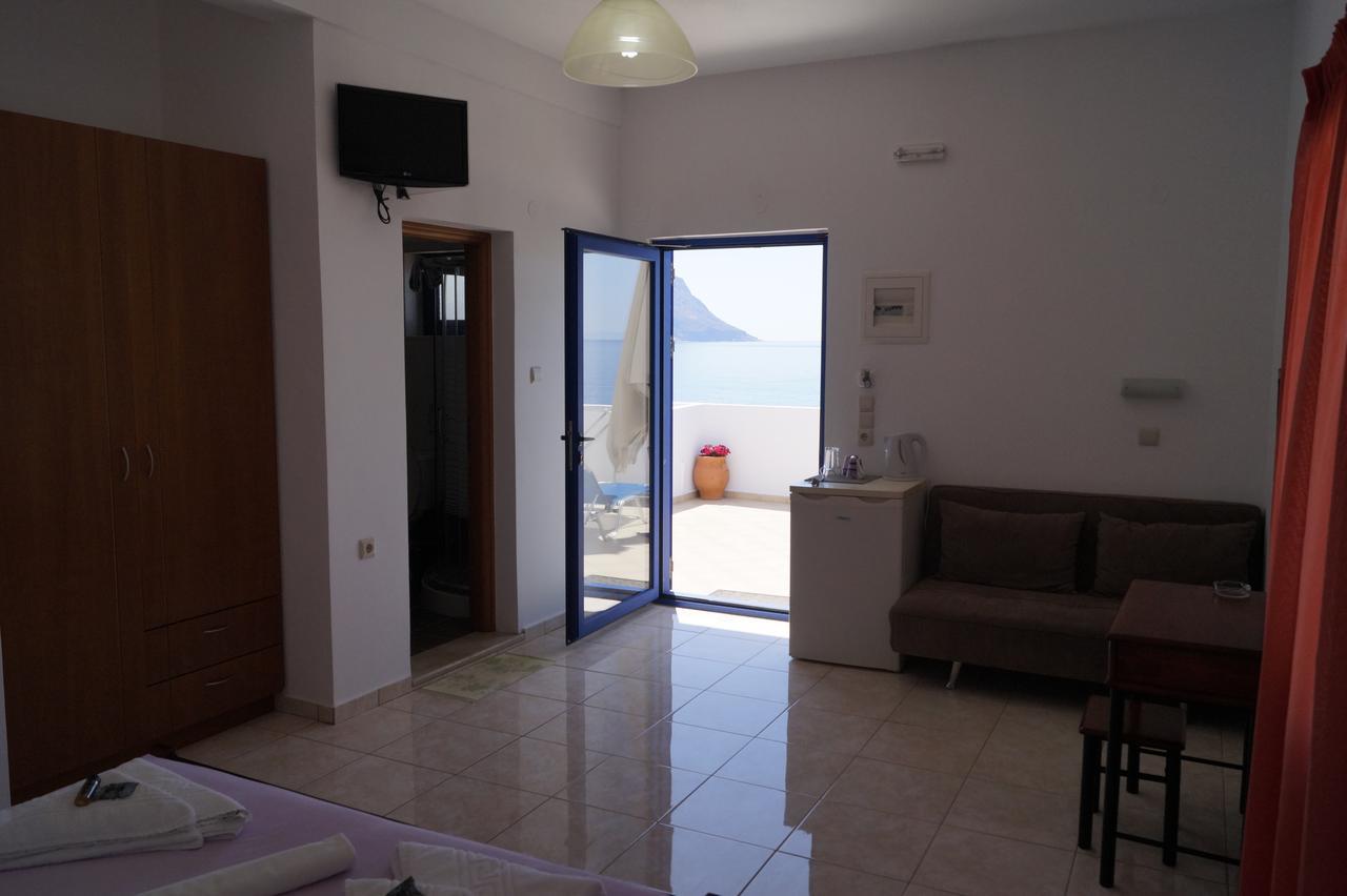 Paralia Guest House Агия Румели Екстериор снимка